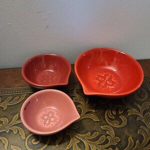 Chantal Teardrop Ceramic Nesting Measuring Cup Set of 3 With Pour Spout